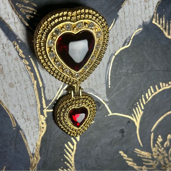 Vintage Victoria’s Secret oversized romantic red heart CZ gold Collectible pin - Picture 4 of 10